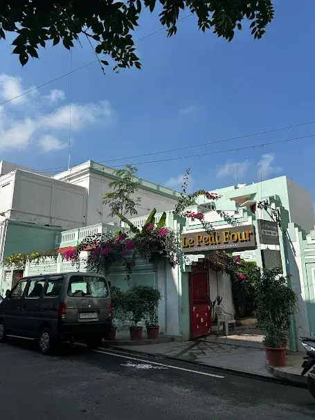 Le Petit Four