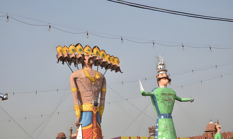 Delhi Ramlila Committee to Burn 30-Foot Cockroach Effigy on Dussehra