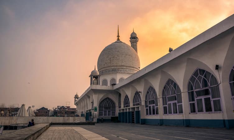 Hazratbal Shrine