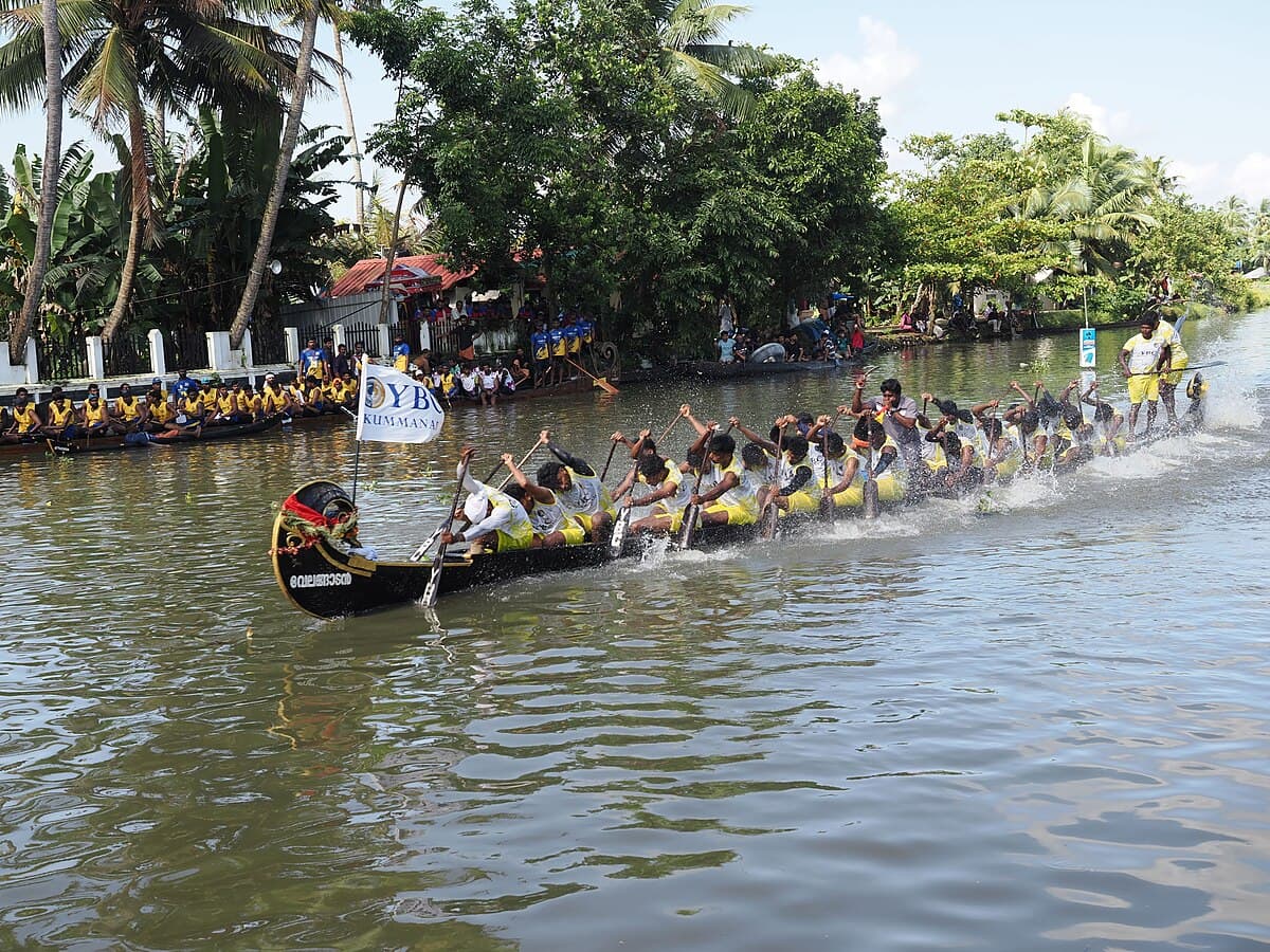 Watch The Snake Boat Races In Alappuzha Or Kumarakom