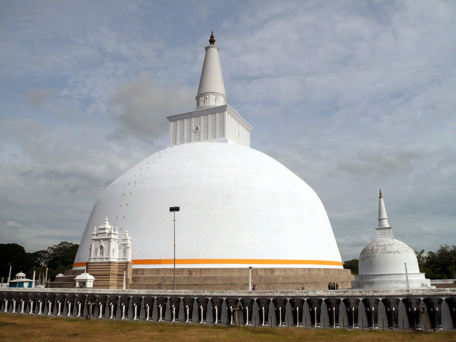 Ruwanwelisaya Stupa – Anuradhapura