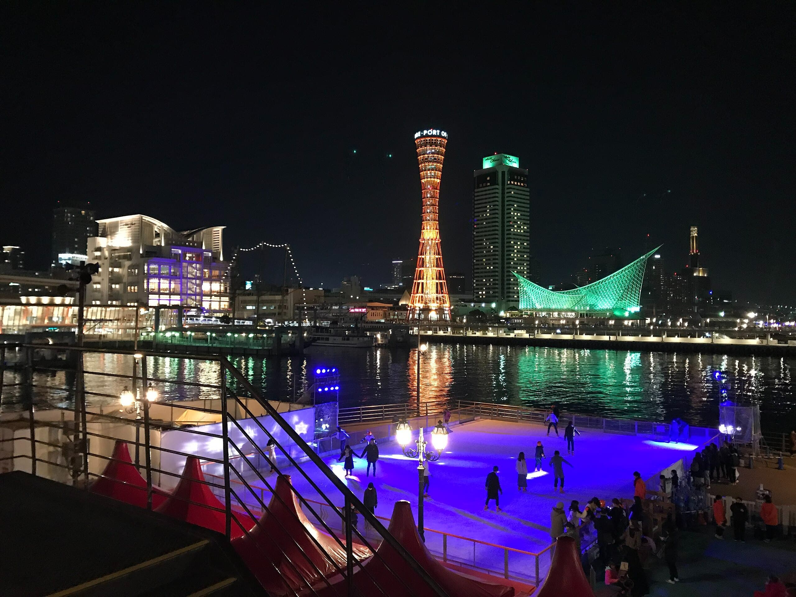 Wander about the Kobe Port Tower at night