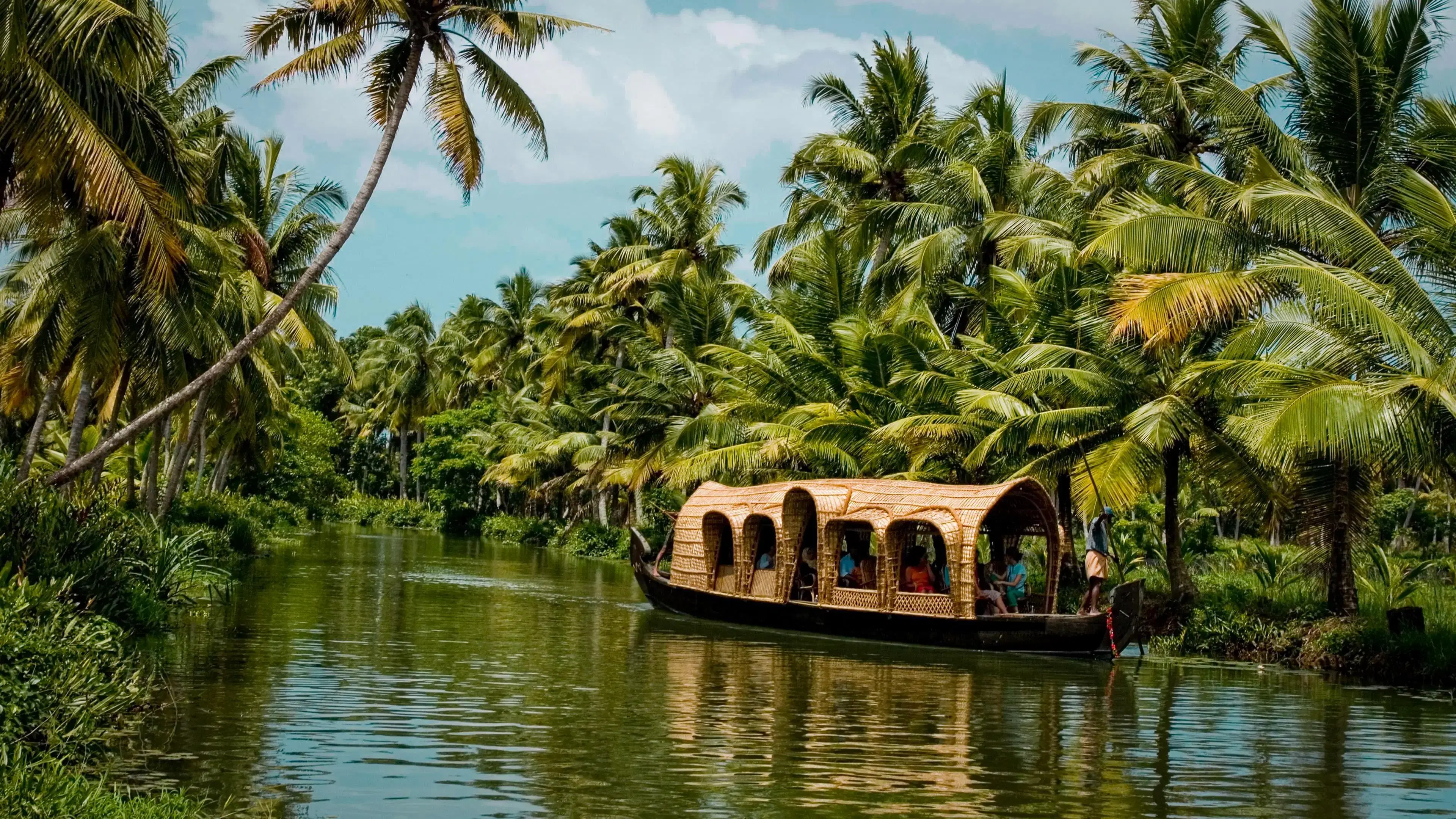 10 Best Things to Buy in Kerala: Souvenirs, Spices & Handicrafts