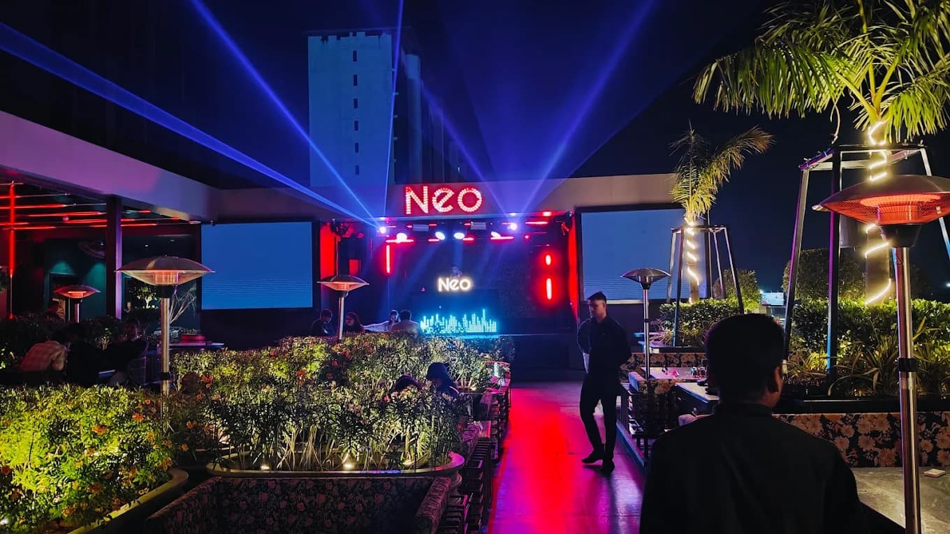 NEO Lounge – NYE Club Night & DJ Countdown