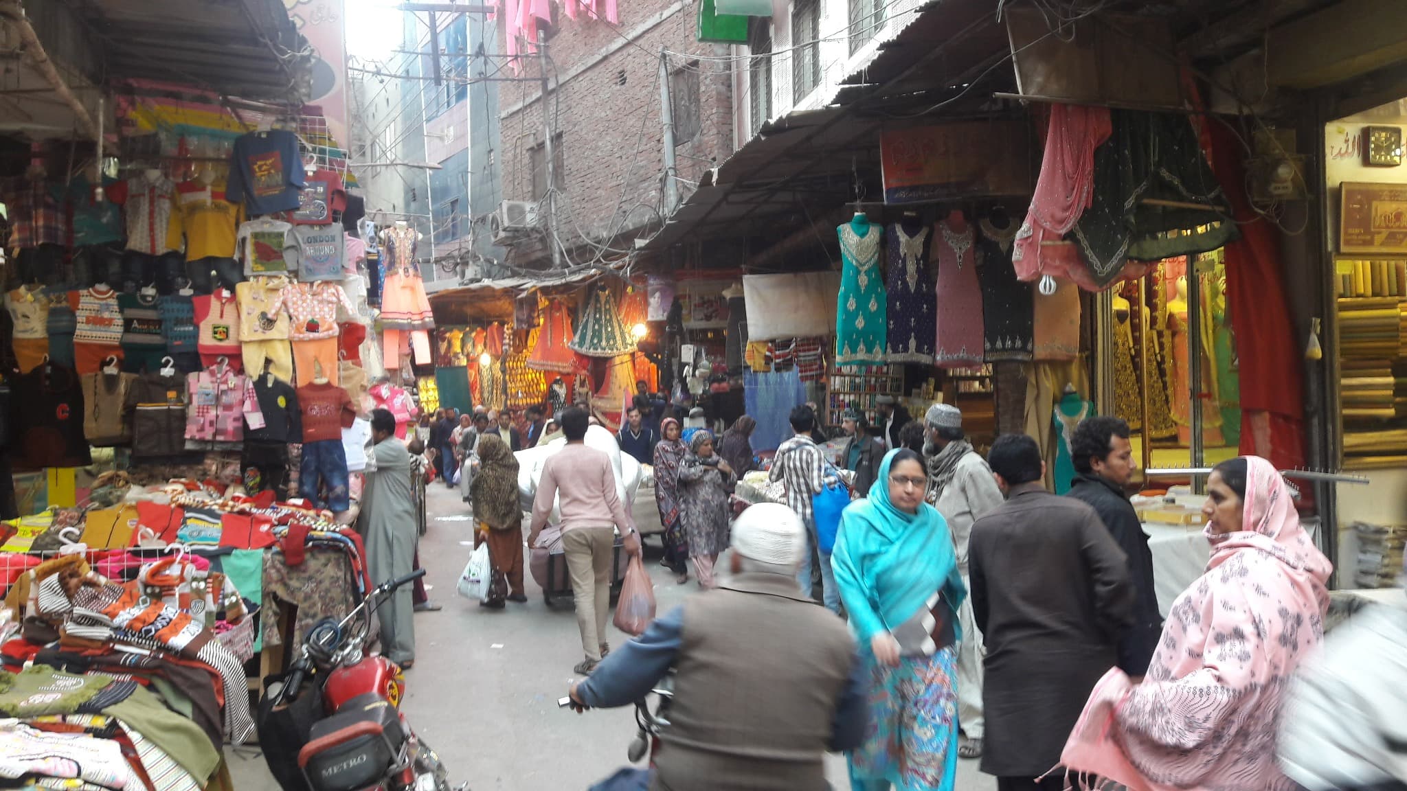 12 Markets in Kashmir | Best Shopping Places in Kashmir