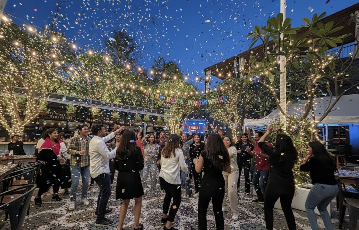 Enjoy a Music-Filled NYE Celebration at Drifters Cafe & Bar