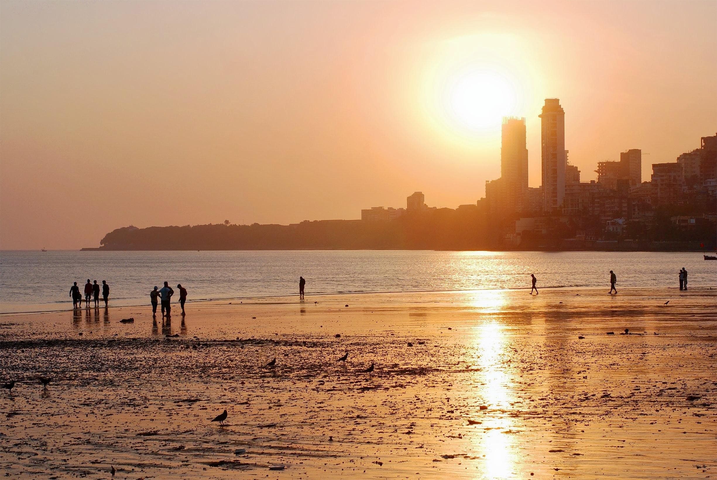 Enjoy Sunset Views And Food Stalls At Girgaum Chowpatty