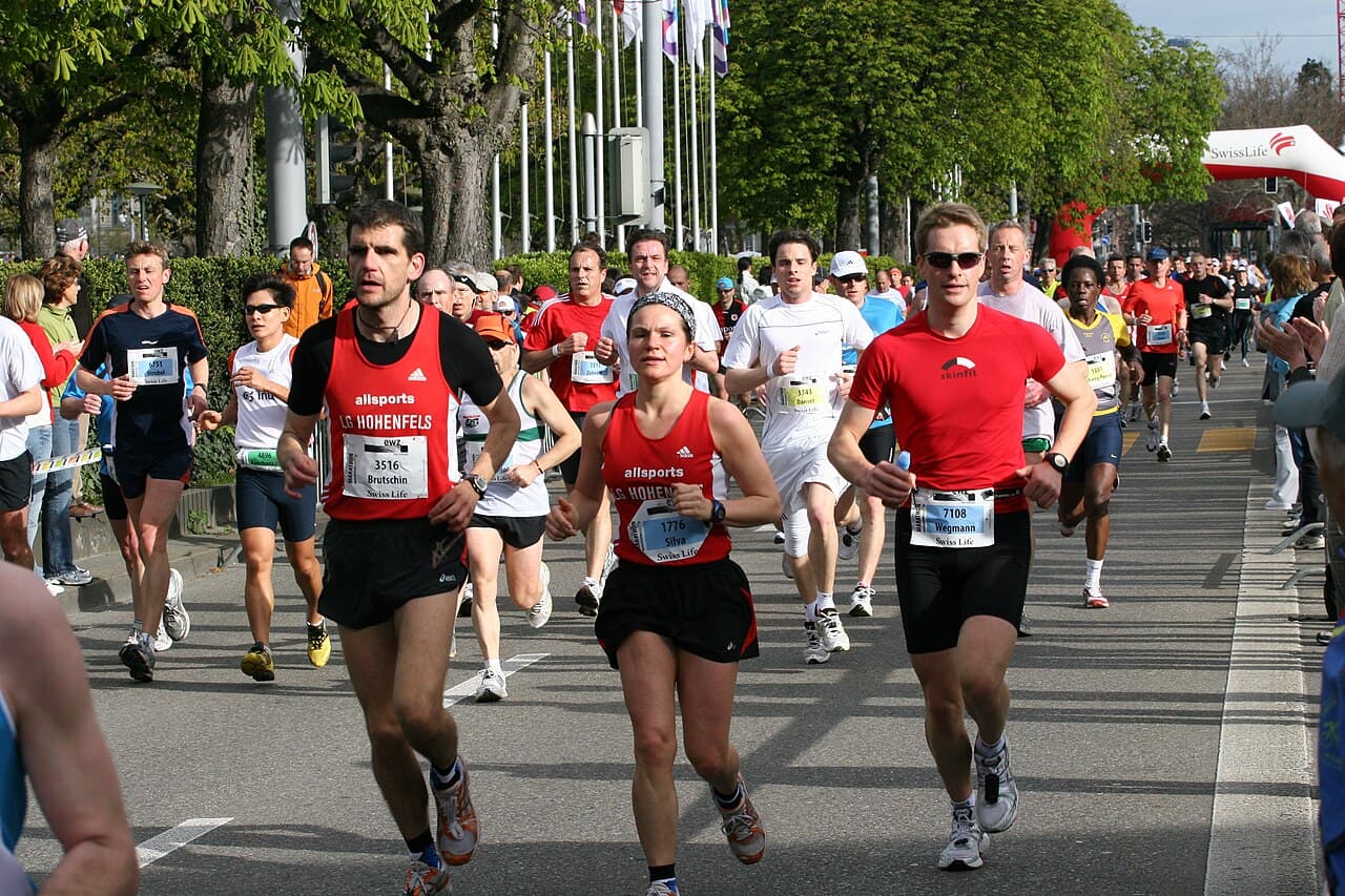 Join or watch the Amsterdam Marathon