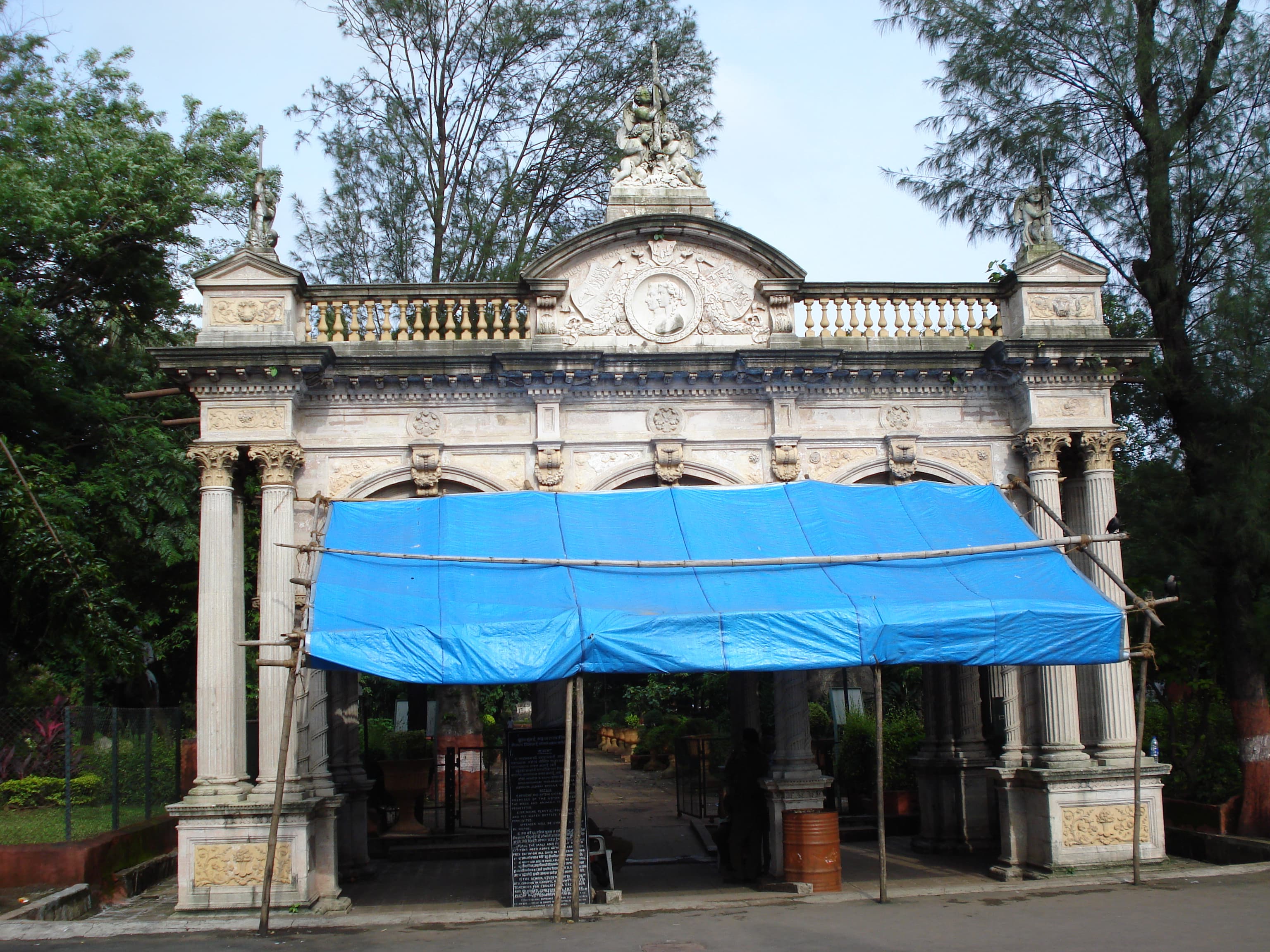 Spot Lions And Leopards At Mumbai Zoo (Veermata Jijabai Bhosale Udyan)