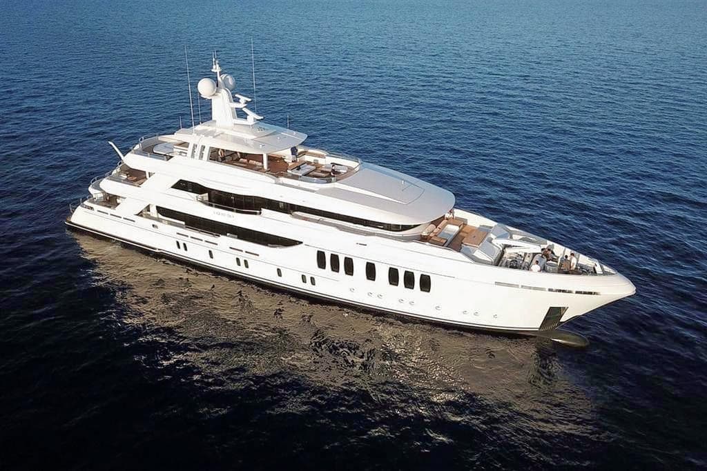 Cruise Mumbai Harbour Or Arabian Sea On A Yacht