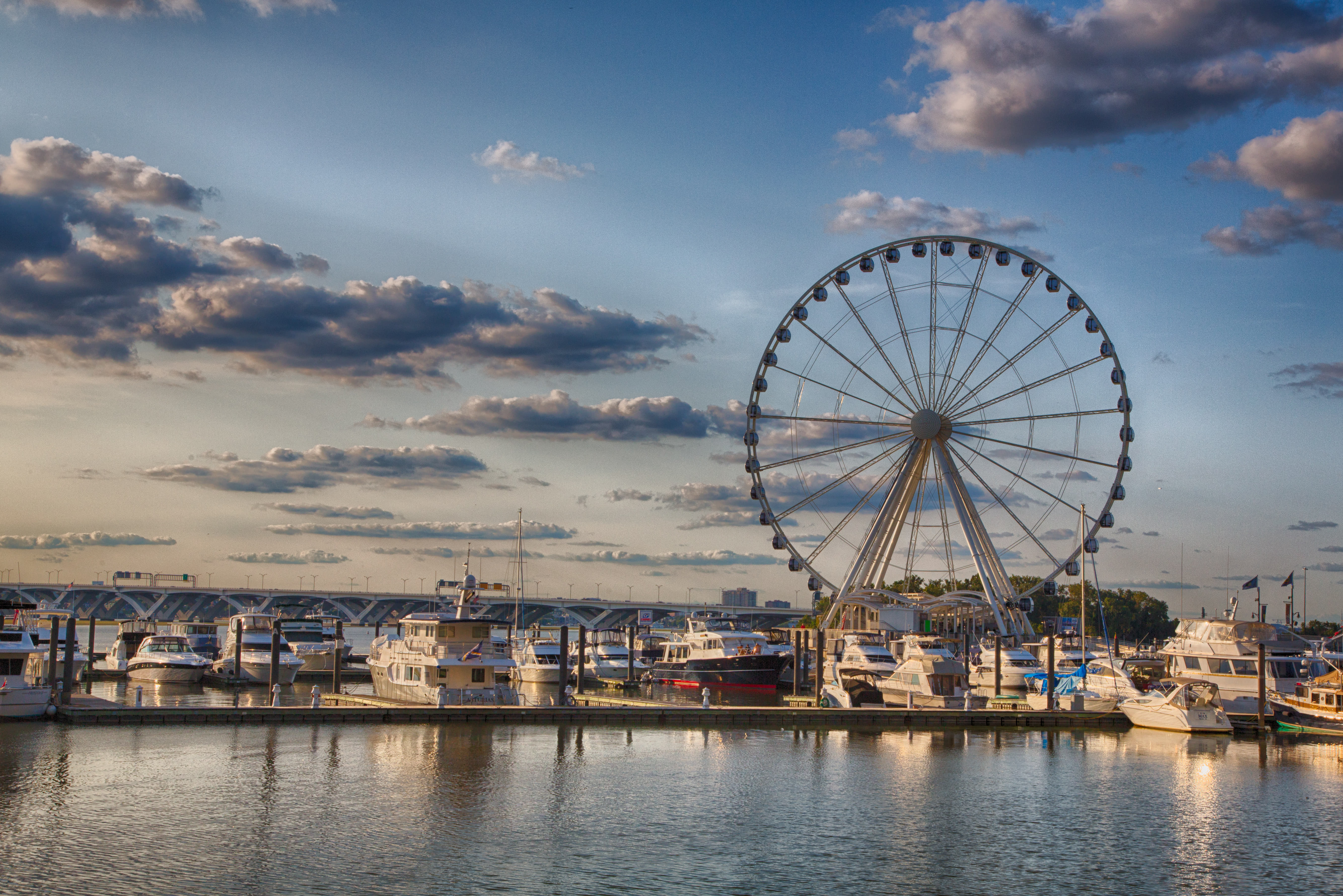 Ride the Ferris wheel at Santa Monica Pier (Santa Monica)